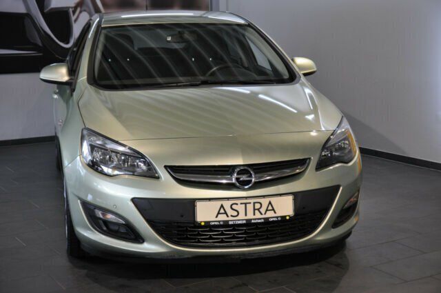 Gebraucht Opel Astra 140 PS (102 kW) 2012 Grün metallic Limousine