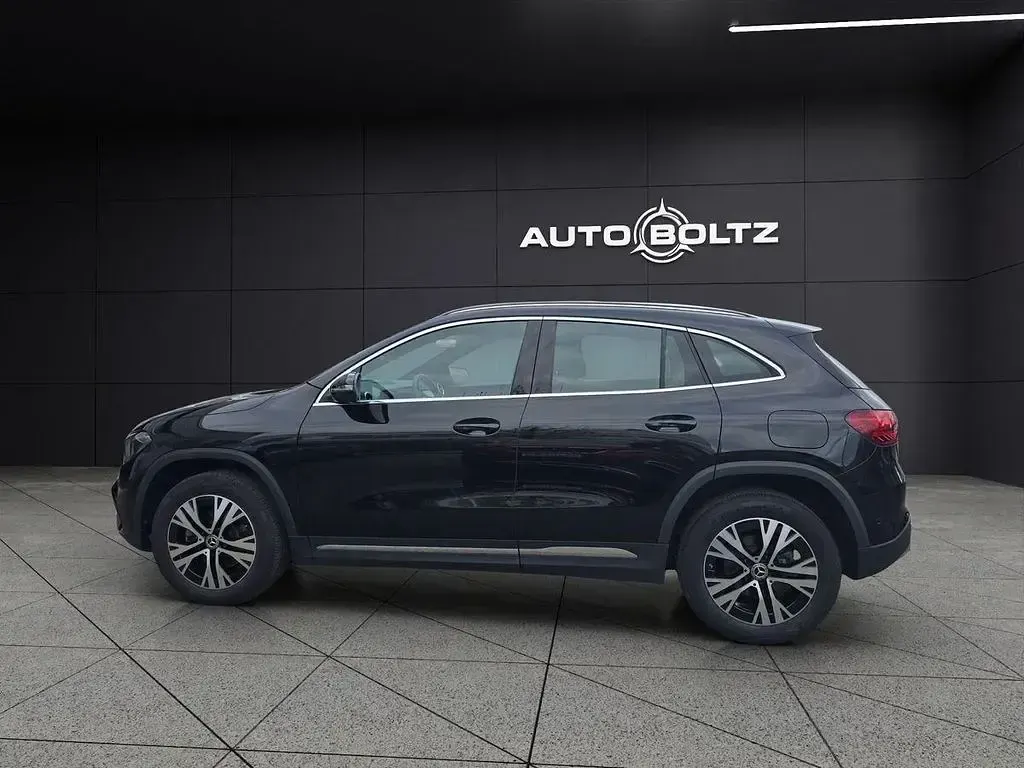 Gebraucht Mercedes GLA200 Progressive 163 PS (119 kW) 2024 Kosmosschwarz SUV