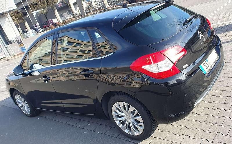 Gebraucht Citroën C4 SELECTION 120 PS (88 kW) 2013 Schwarz Limousine