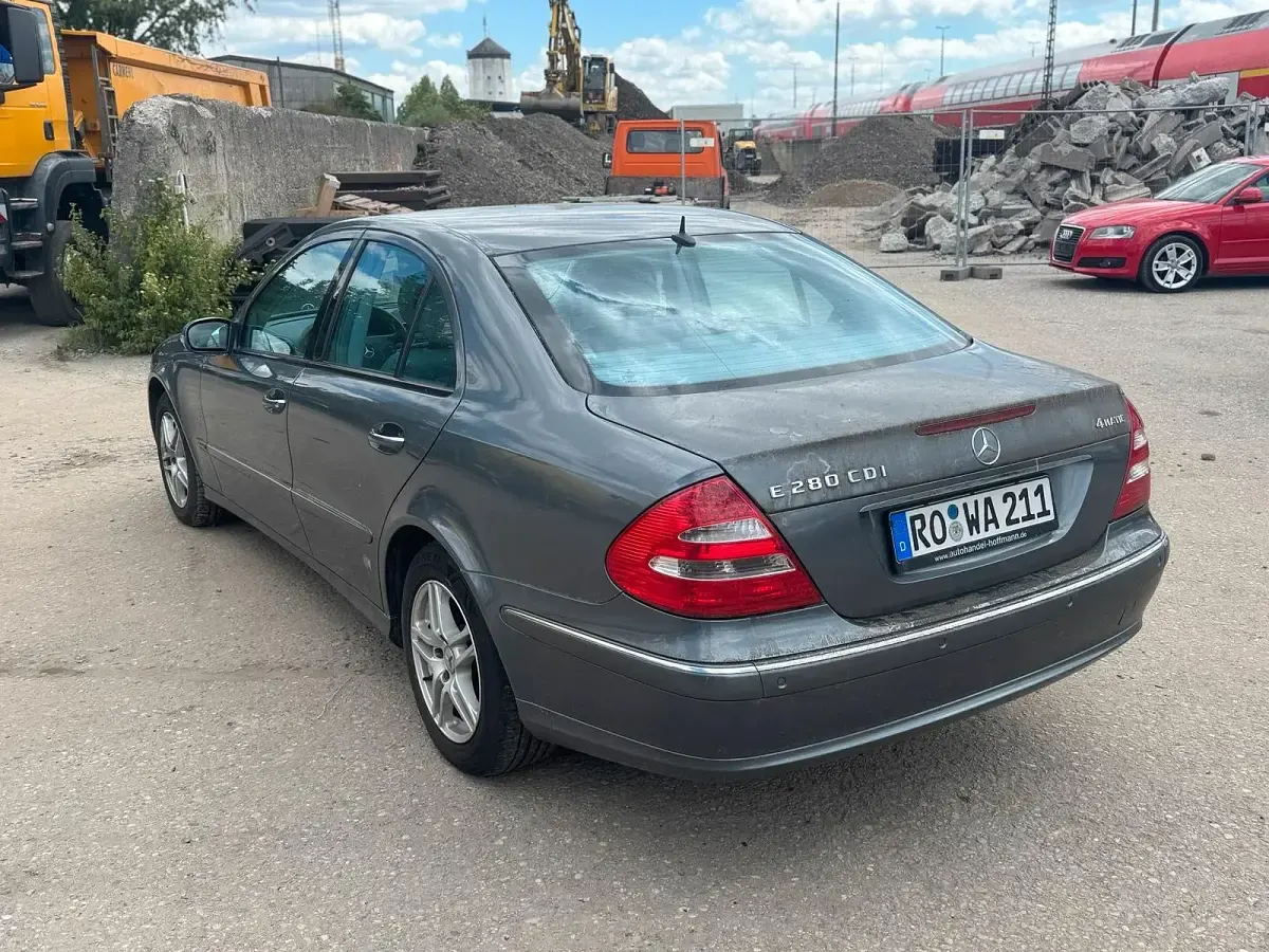 Gebraucht Mercedes E280 190 PS (139 kW) 2006 Blau Limousine