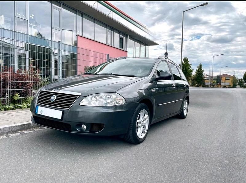 Grau Gebraucht 2005 Fiat Croma Kombi | 1.500 € (Fairer Preis) - Bild 1/4