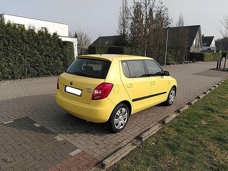 Gebraucht Skoda Fabia Elegance 86 PS (63 kW) 2012 Gelb Limousine