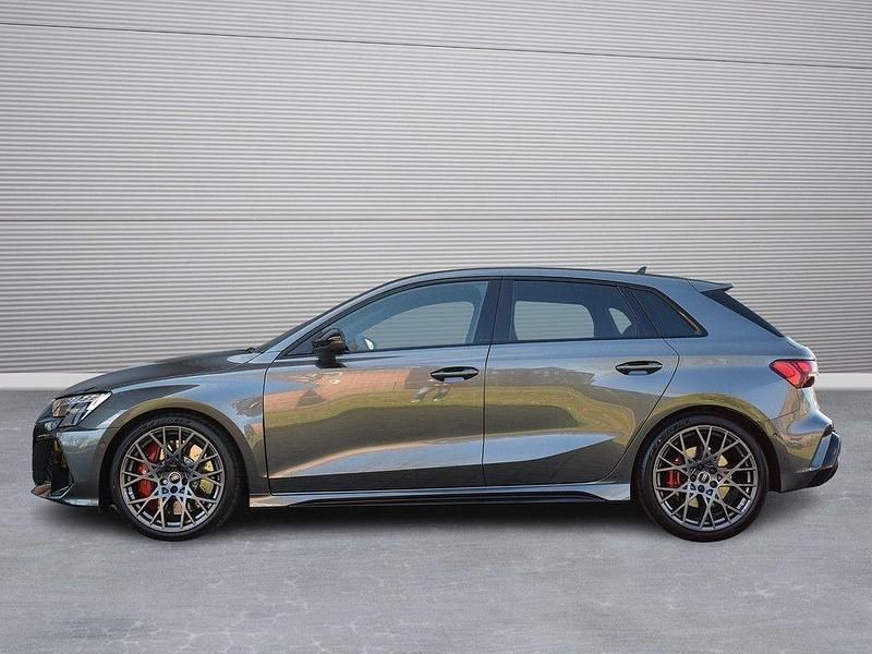 Gebraucht Audi RS3 Sport 400 PS (294 kW) 2025 Grau Limousine