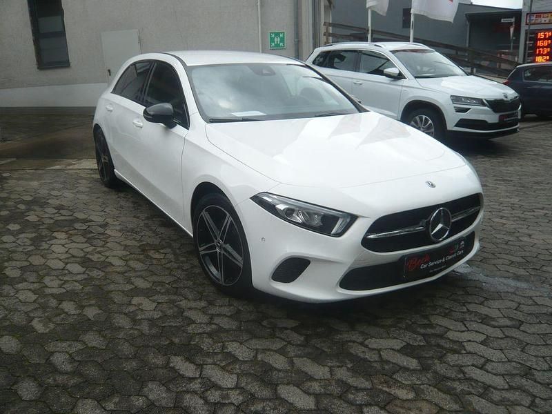 Gebraucht Mercedes A200 Night 163 PS (119 kW) 2020 Weiß Limousine