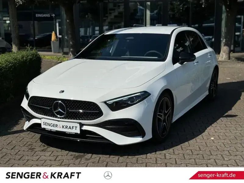 Weiß Gebraucht 2024 Mercedes A200 AMG | 32.649 € (Fairer Preis) - Bild 1/1