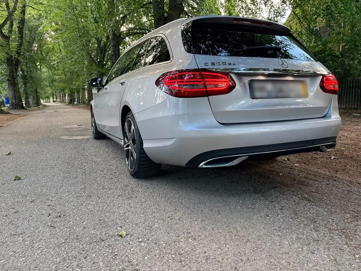 Gebraucht Mercedes C300e 306 PS (225 kW) 2020 Grau Kombi