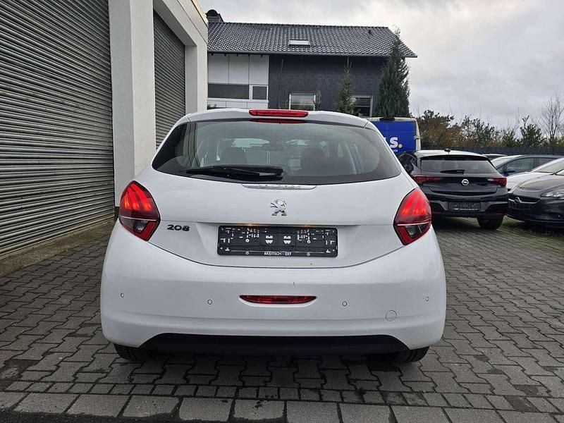 Gebraucht Peugeot 208 102 PS (75 kW) 2019 Weiß Kleinwagen