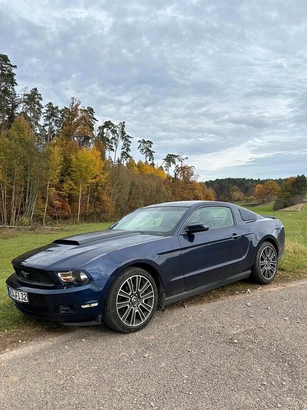 Blau Gebraucht 2012 Ford Mustang Coupé | 10.000 € (Fairer Preis) - Bild 1/4