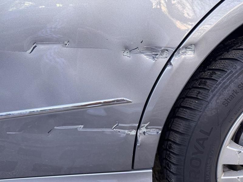 Gebraucht Mercedes E200 Elegance 184 PS (135 kW) 2011 Silber Limousine