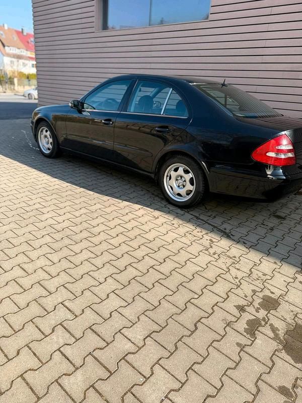 Gebraucht Mercedes E200 122 PS (89 kW) 2003 Schwarz Limousine
