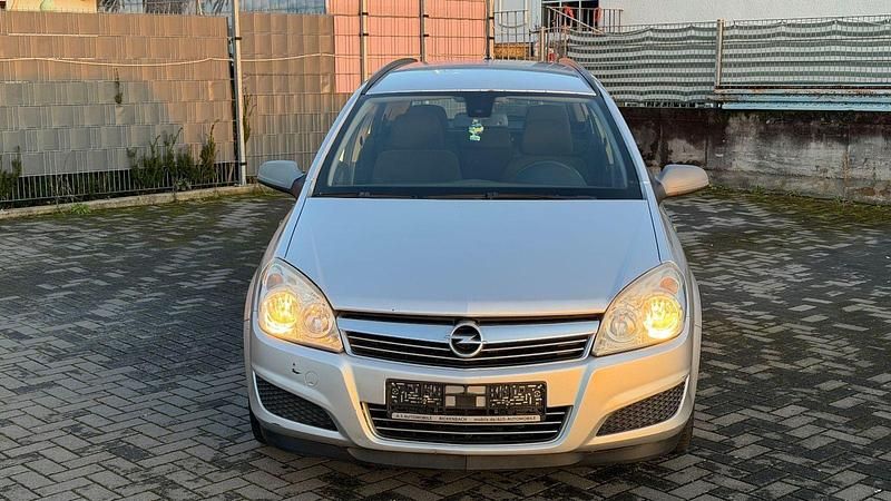 Gebraucht Opel Astra Edition 125 PS (91 kW) 2008 Silber Kombi