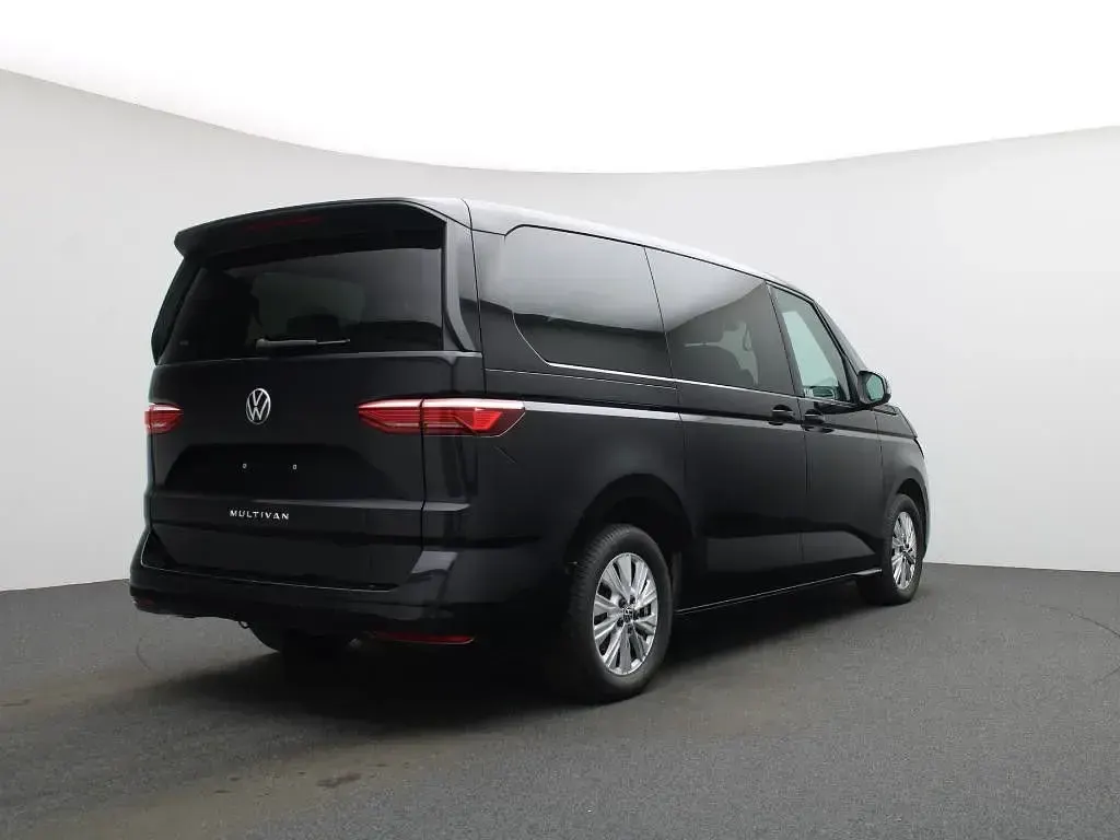 Gebraucht VW Multivan Life 150 PS (110 kW) 2025 Deep black Van / Kleinbus