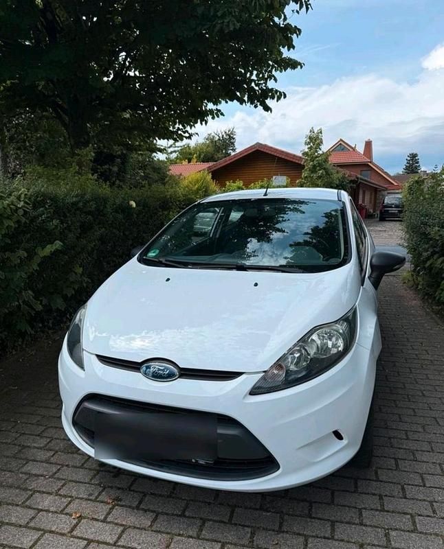 Weiß Gebraucht 2009 Ford Fiesta Kombi | 3.500 € - Bild 1/4