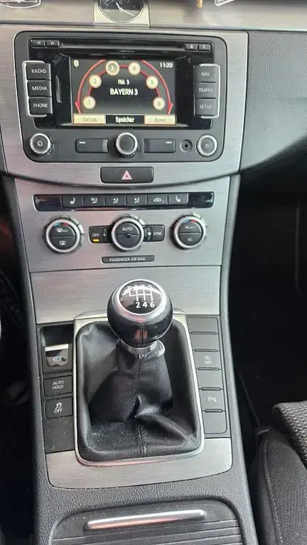 Gebraucht VW Passat Trendline 140 PS (102 kW) 2012 Silber Kombi