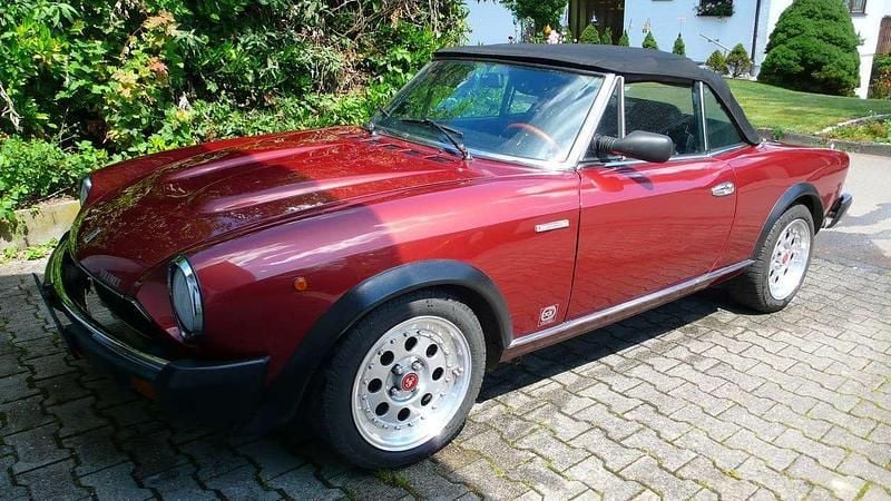 Rot Gebraucht 1985 Fiat 124 Spider Cabrio | 33.000 € - Bild 1/4