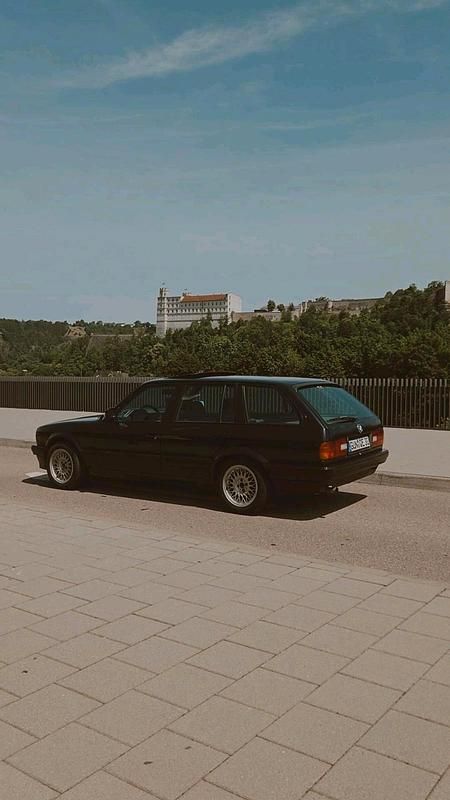 Schwarz Gebraucht 1994 BMW 316 Kombi | 4.800 € - Bild 1/4