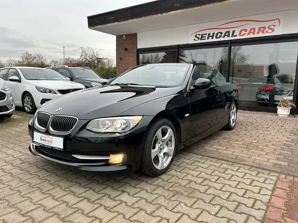 Gebraucht BMW 330 Cabriolet 245 PS (180 kW) 2013 Saphirschwarz Cabrio