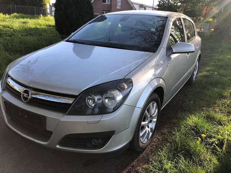 Second-hand Opel Astra 140 CP (102 kW) 2006 Argintiu Berlinǎ