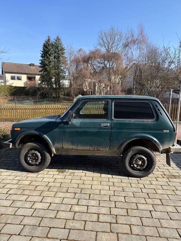 Gebraucht Lada niva 82 PS (60 kW) 2009 Grün SUV