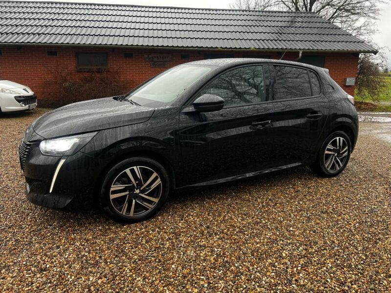 Schwarz Gebraucht 2023 Peugeot 208 Allure Kleinwagen | 13.000 € (Superpreis) - Bild 1/4