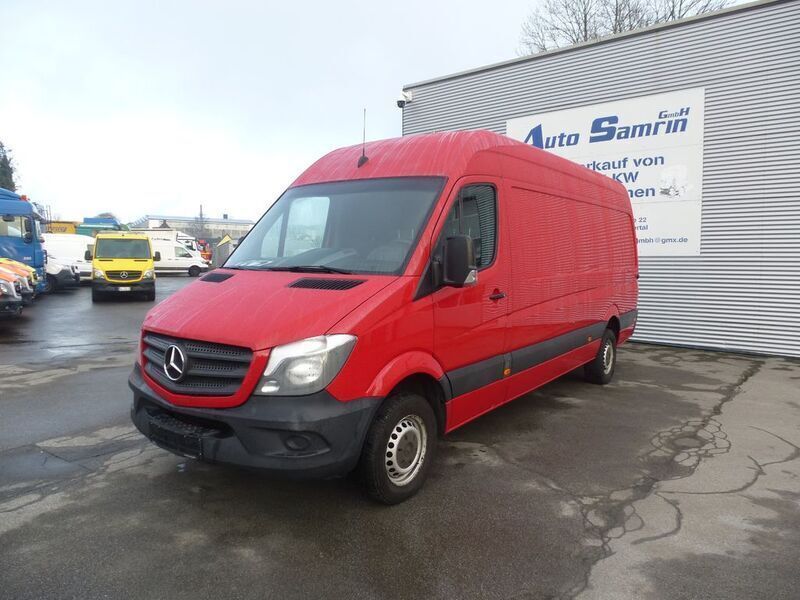 Rot Gebraucht 2017 Mercedes 316 Van | 10.709 € - Bild 1/4