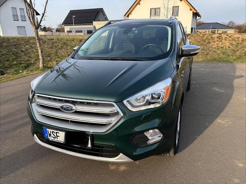 Gebraucht Ford Kuga Titanium 150 PS (110 kW) 2017 Grün SUV