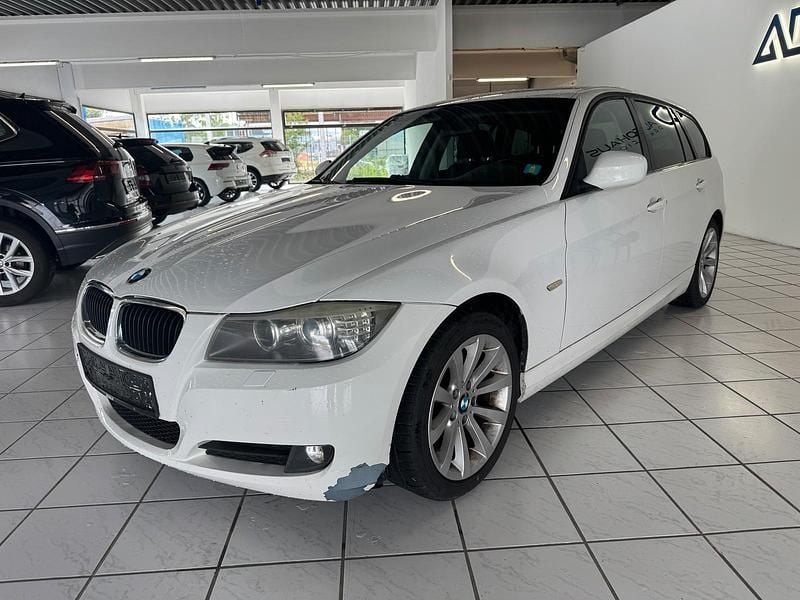 Weiß Gebraucht 2009 BMW 320 Kombi | 2.990 € (Superpreis) - Bild 1/4