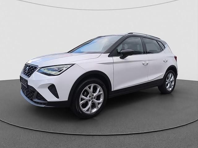 Candy weiss/mitternachtsschwarz Gebraucht 2024 Seat Arona FR SUV | 23.740 € (Fairer Preis) - Bild 1/4