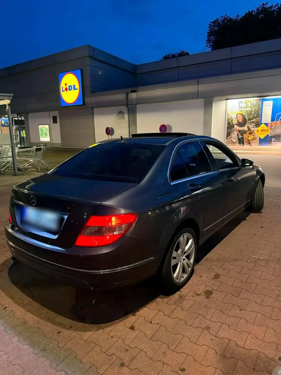 Gebraucht Mercedes C220 170 PS (125 kW) 2009 Grau Limousine