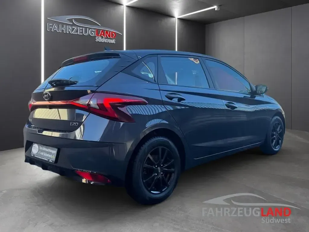 Gebraucht Hyundai i20 Trend 120 PS (88 kW) 2021 Grau Kleinwagen