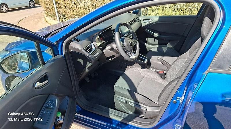 Gebraucht Renault Clio V SE 90 PS (66 kW) 2021 Blau Limousine