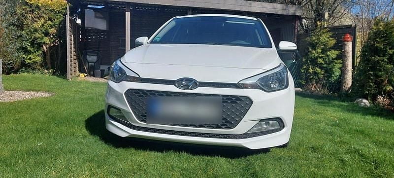 Gebraucht Hyundai i20 75 PS (55 kW) 2017 Weiß Limousine