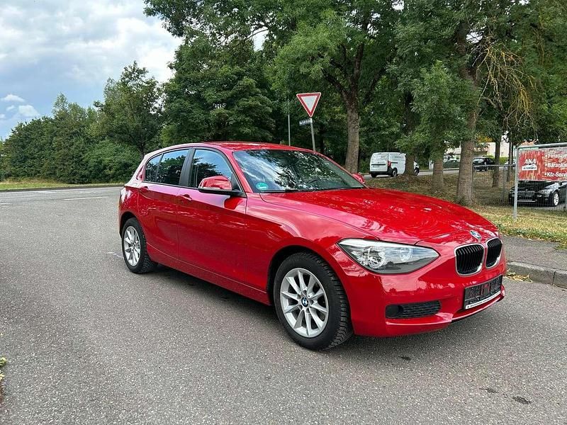 Karmesinrot Gebraucht 2013 BMW 114 Kleinwagen | 6.750 € (Fairer Preis) - Bild 1/4