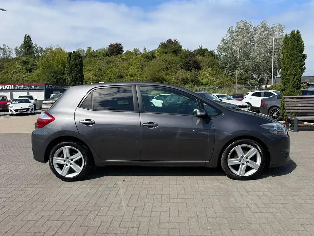 Gebraucht Toyota Auris Club 132 PS (97 kW) 2010 Grau Kleinwagen