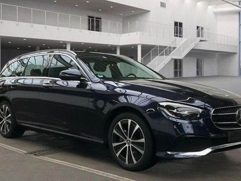 Gebraucht Mercedes E300 320 PS (235 kW) 2022 Blau Kombi