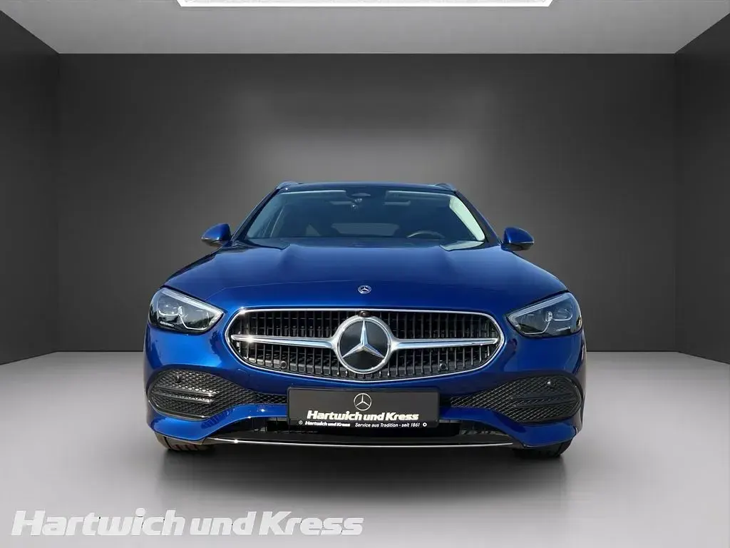 Gebraucht Mercedes C300e Avantgarde 313 PS (230 kW) 2025 Spektralblau  lack Kombi