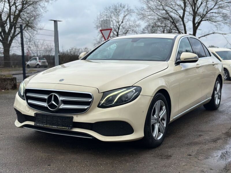 Beige Gebraucht 2017 Mercedes E200 Avantgarde Limousine | 9.200 € - Bild 1/4
