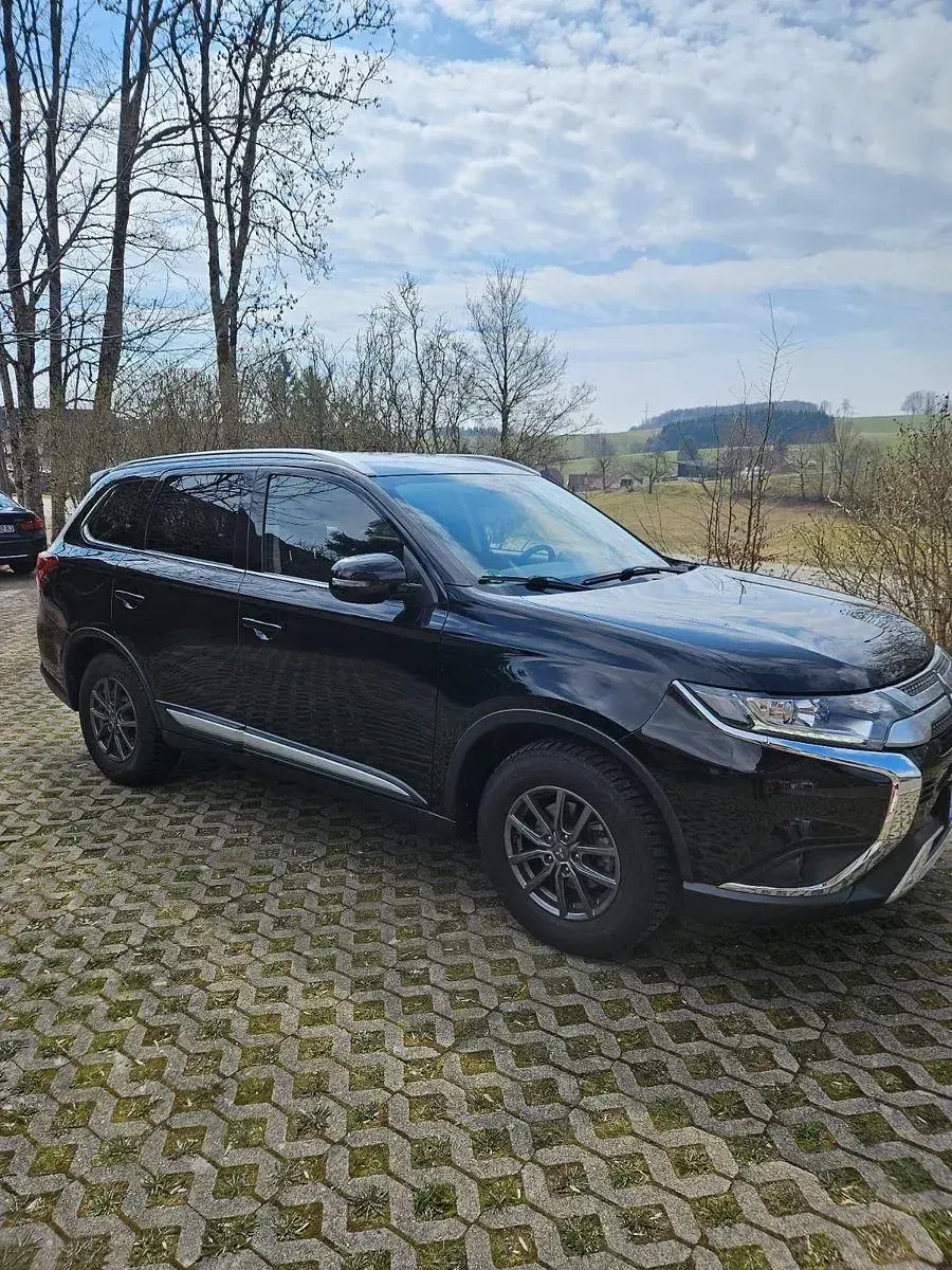 Gebraucht Mitsubishi Outlander Diamant Edition 150 PS (110 kW) 2019 Schwarz SUV