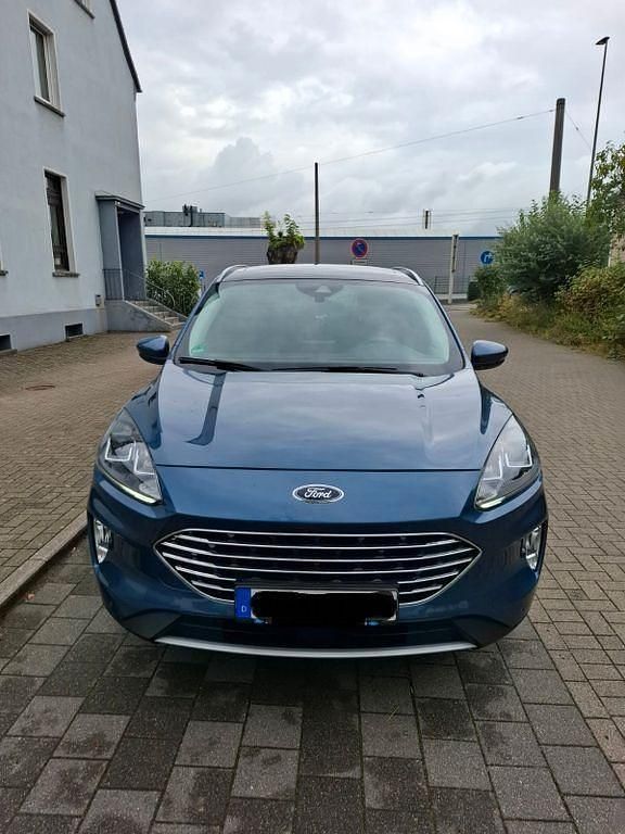 Blau Gebraucht 2022 Ford Kuga Titanium SUV | 24.500 € (Superpreis) - Bild 1/4