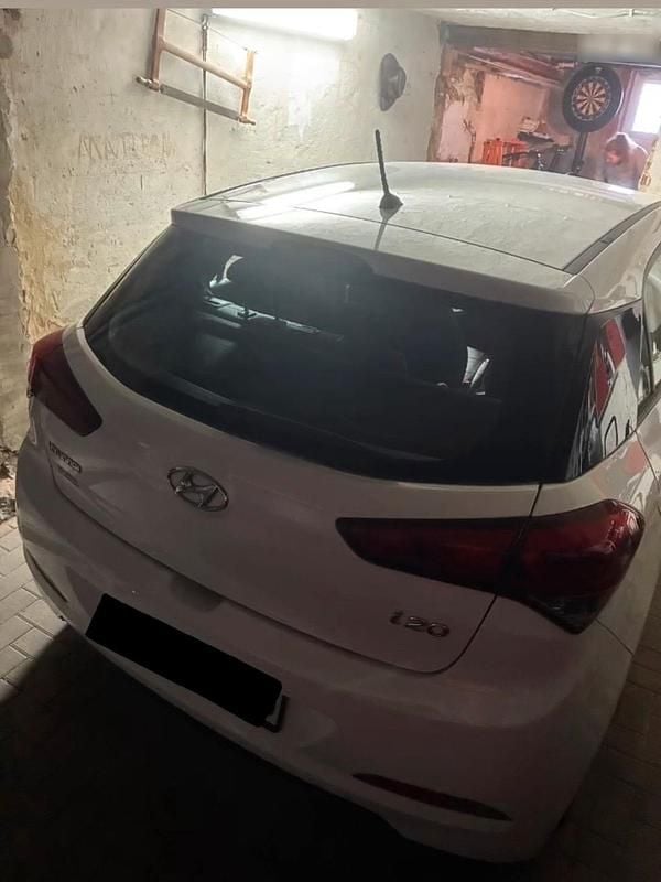 Gebraucht Hyundai i20 75 PS (55 kW) 2016 Weiß Kleinwagen
