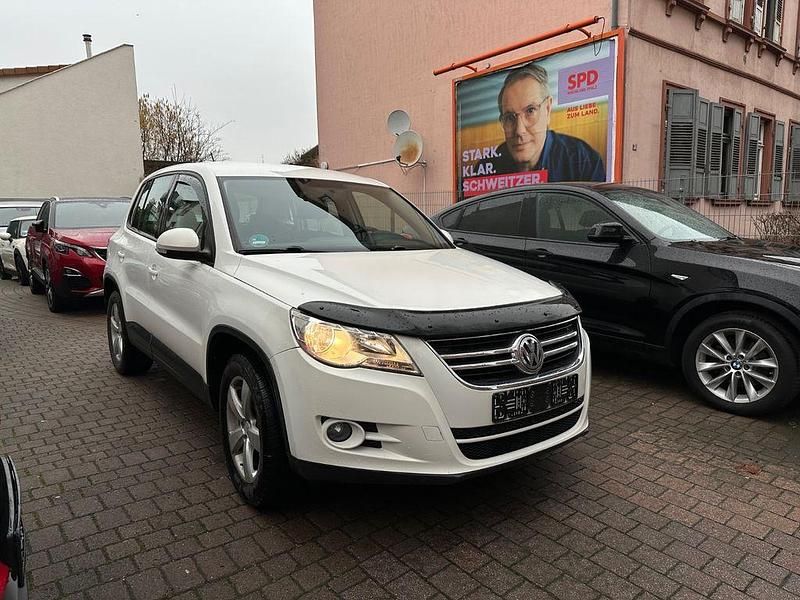 Gebraucht VW Tiguan Trendline 122 PS (89 kW) 2011 Weiß SUV