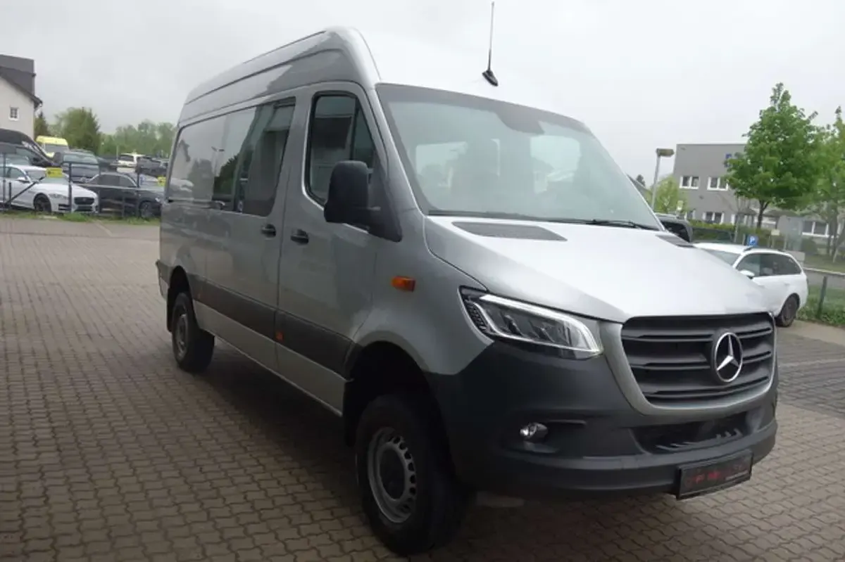 Gebraucht Mercedes Sprinter 190 PS (139 kW) 2023 Silber Van