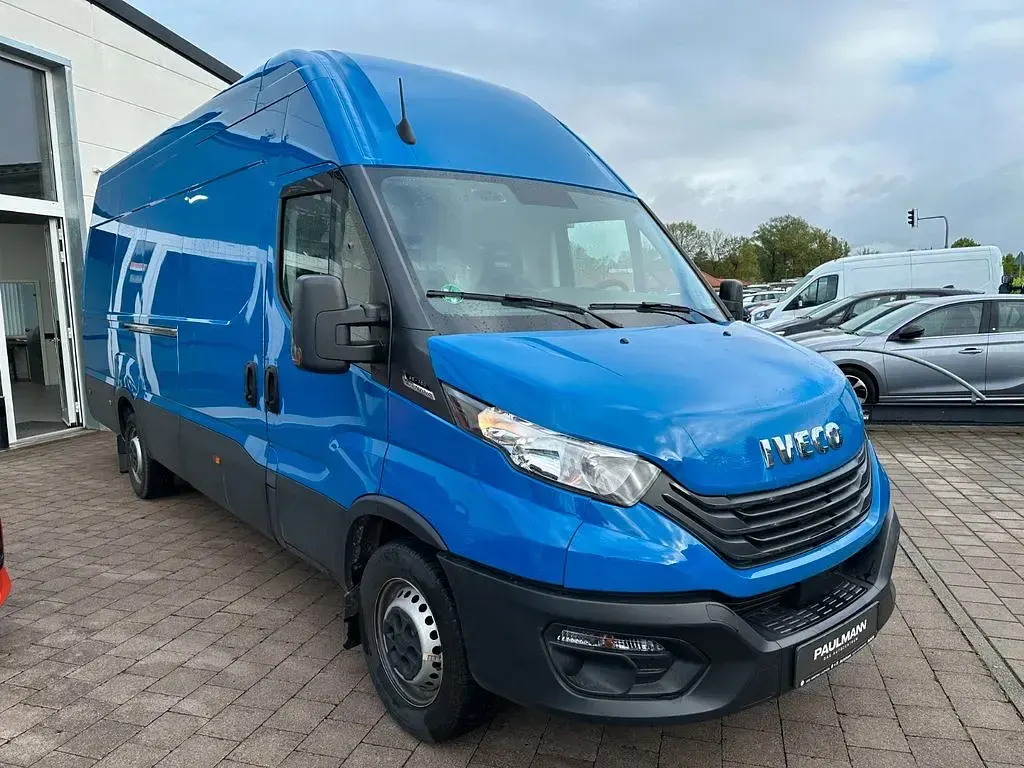 Second-hand Iveco Daily 175 CP (128 kW) 2024 Albastru Berlinǎ