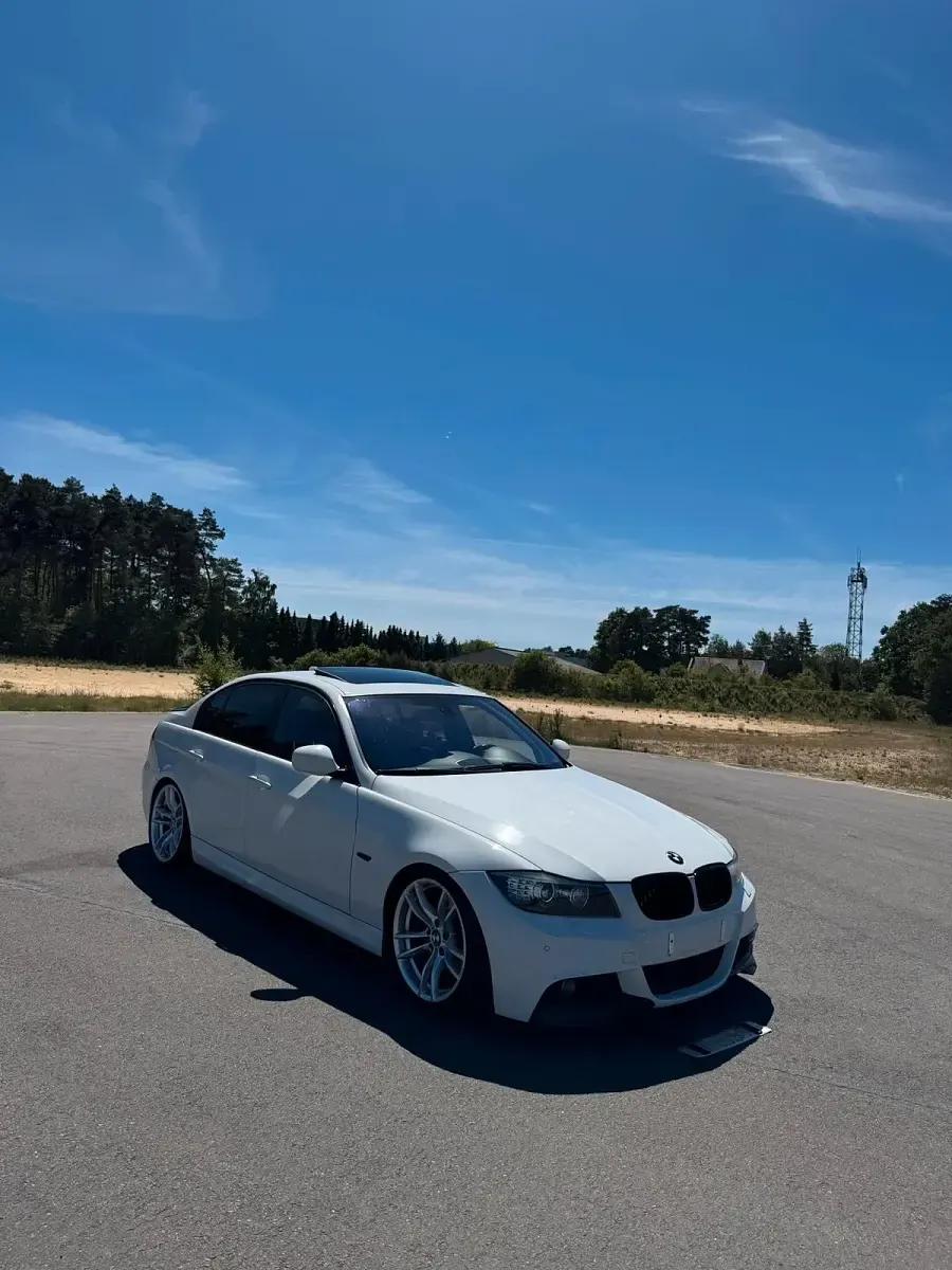 Gebraucht BMW 330 245 PS (180 kW) 2011 Weiß Limousine