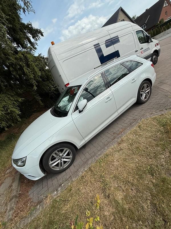 Gebraucht 2018 Audi A4 Comfort Kombi | 17.399 € (Superpreis) - Bild 1/4