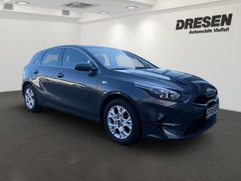 Gebraucht Kia Ceed Vision 140 PS (102 kW) 2025 H8g) pentametal met. (grau Kleinwagen