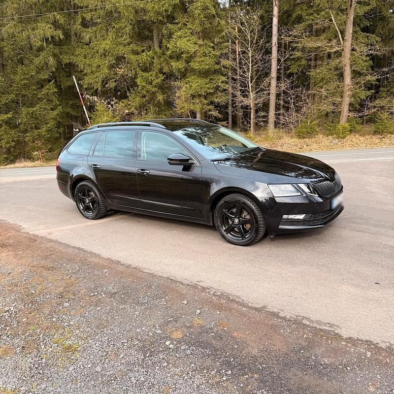 Second-hand Skoda Octavia Ambition 150 CP (110 kW) 2019 Negru Break