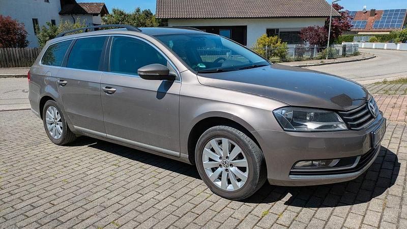 Braun Gebraucht 2011 VW Passat Comfortline Kombi | 6.399 € (Fairer Preis) - Bild 1/2