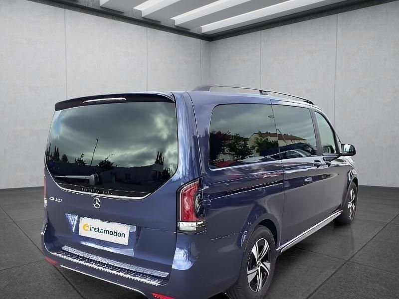 Blau Gebraucht 2025 Mercedes EQV300 Van / Kleinbus | 63.449 € - Bild 1/4