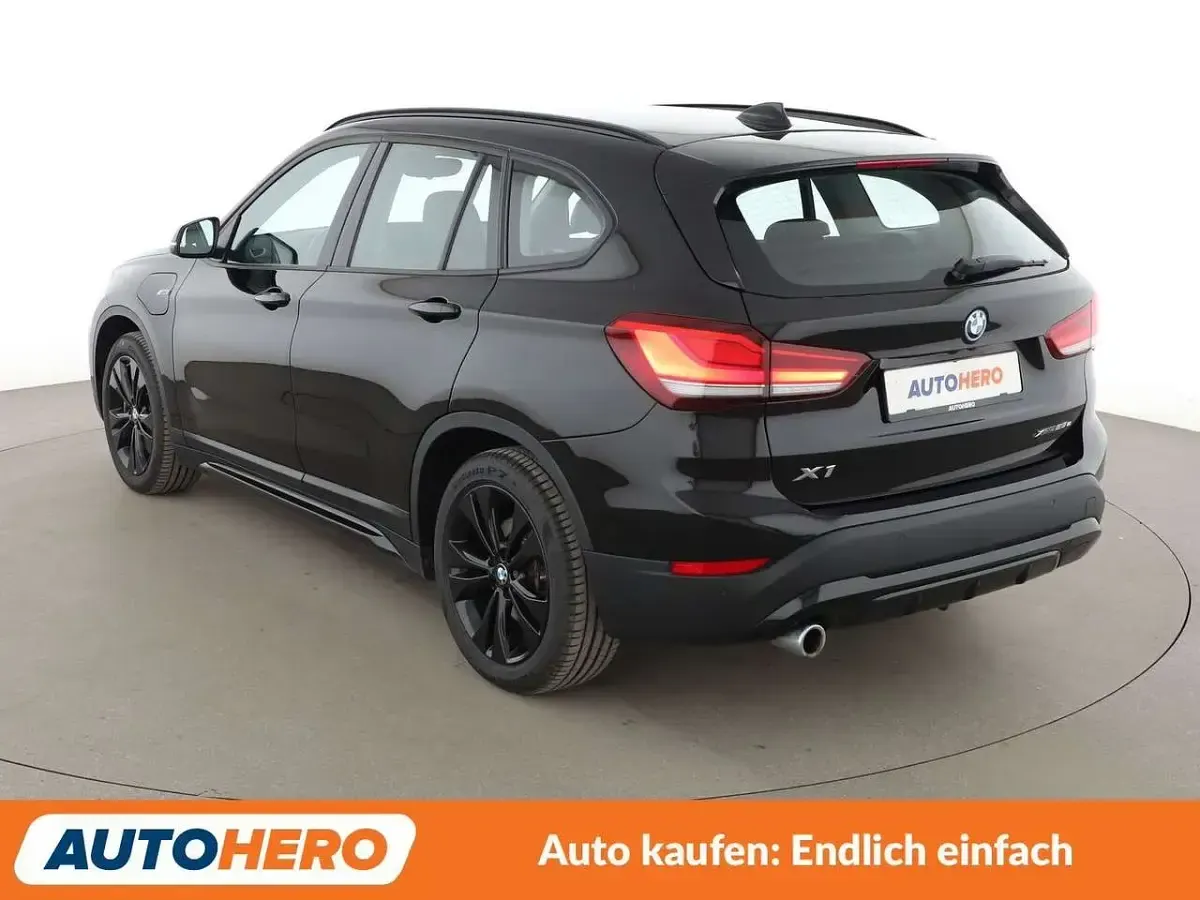 Gebraucht BMW X1 Sport Line 220 PS (161 kW) 2022 Schwarz ii bonnet fluid black SUV